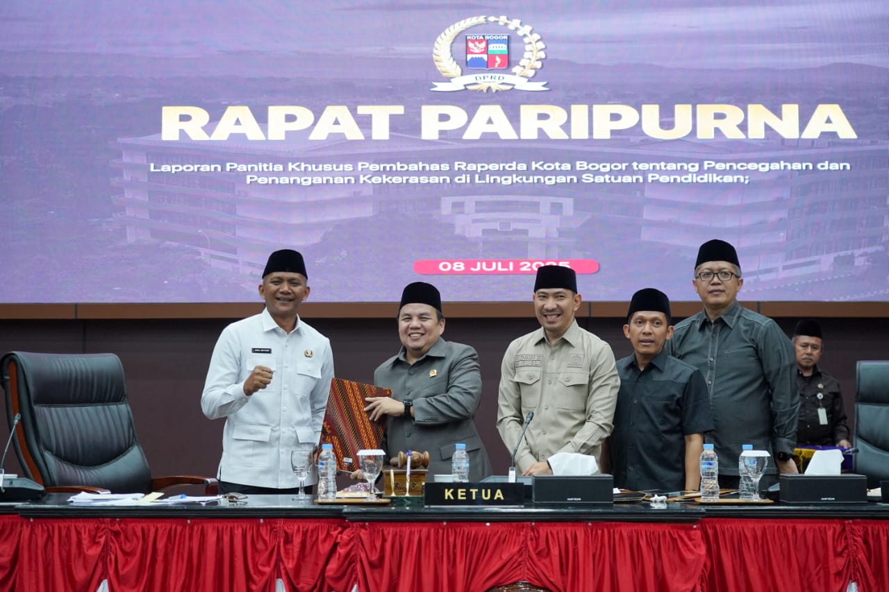 Foto bersama Wakil Wali Kota Bogor, Jenal Mutaqin dengan pimpinan DPRD Kota Bogor,Foto/Humpro DPRD Kota Bogor
