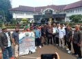 Puluhan warga dari tiga desa di Kecamatan Tamansari mendatangi Kantor Bupati Bogor, Foto/Istimewa