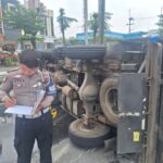Peristiwa truk terguling di Jalan Raya Tegar Beriman, Cibinong Bogor, Foto/Humas Polres Bogor