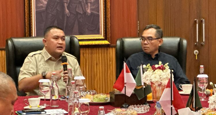 Bupati Bogor, Rudy Susmanto bersama Sekda,Ajat Jatnika saat menggelar rapat koordinasi soal lingkungan hidup, Foto/Diskominfo Kabupaten Bogor