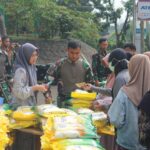 Batalyon 14 Grup 1 Kopassus Gelar Bazar Beras Murah, Foto/ Batalyon 14 Grup 1 Kopassus
