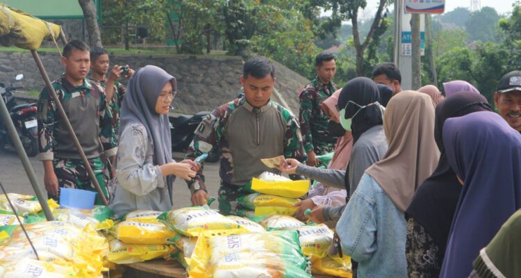 Batalyon 14 Grup 1 Kopassus Gelar Bazar Beras Murah, Foto/ Batalyon 14 Grup 1 Kopassus