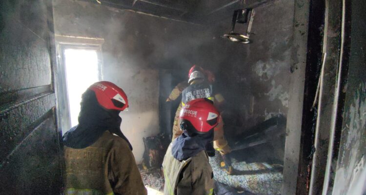 Evakuasi Kebakaran di Perumahan Kiara Residen Curug Bogor Barat, Foto/Tim Damkar Kota Bogor