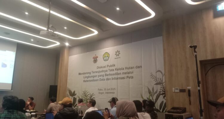 RECOFTC Indonesia menginisiasi diskusi publik bertema “Mendorong Terwujudnya Tata Kelola Hutan dan Lingkungan yang Berkeadilan melalui Ketersediaan Data dan Informasi Peta,Foto/Adi Wirman