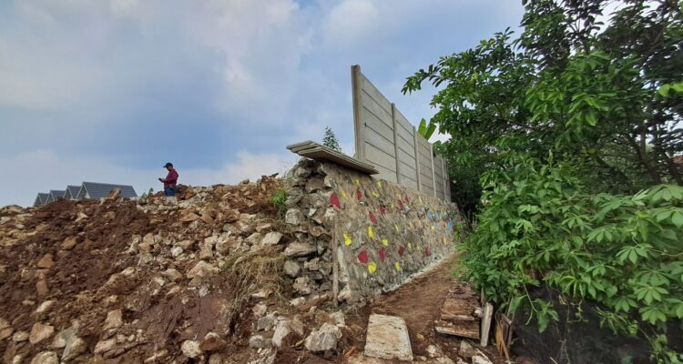 tembok penahan tanah (TPT) di kawasan Perumahan Arum Park, Desa Bantarsari, Kecamatan Rancabungur, Foto/Istimewa