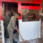 Satpol PP Kabupaten Bogor saat membongkar bangunan liar di Cileungsi Bogor, Foto/Echa Nur Maulida