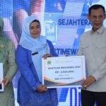 Wakil Bupati Bogor Ade Ruhandi saat meresmikan peluncuran program Desa Digital di Desa Situsari, Foto/Diskominfo Kabupaten Bogor