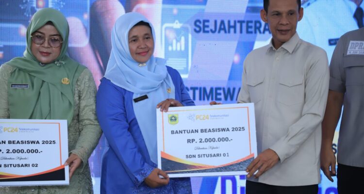 Wakil Bupati Bogor Ade Ruhandi saat meresmikan peluncuran program Desa Digital di Desa Situsari, Foto/Diskominfo Kabupaten Bogor