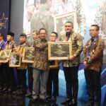 Bupati Bogor, Rudy Susmanto saat menerima penganugerahaan Standar Pelayanan Minimal (SPM) Awards tahun 2025, Foto/Diskominfo Kabupaten Bogor