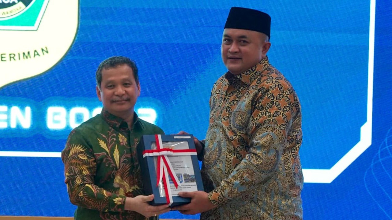 Bupati Bogor, Rudy Susmanto saat menerima kembali Opini WTP, Foto/DIskominfo Kabupaten Bogor