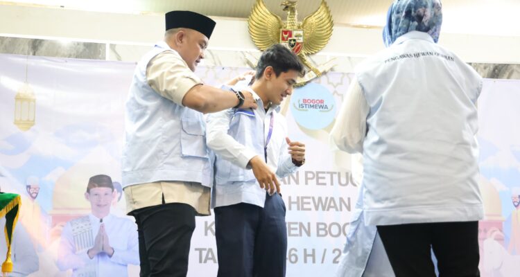 Bupati Bogor saat melepas 224 petugas pengamanan hewan kurban, Foto Diskominfo Kabupaten Bogor