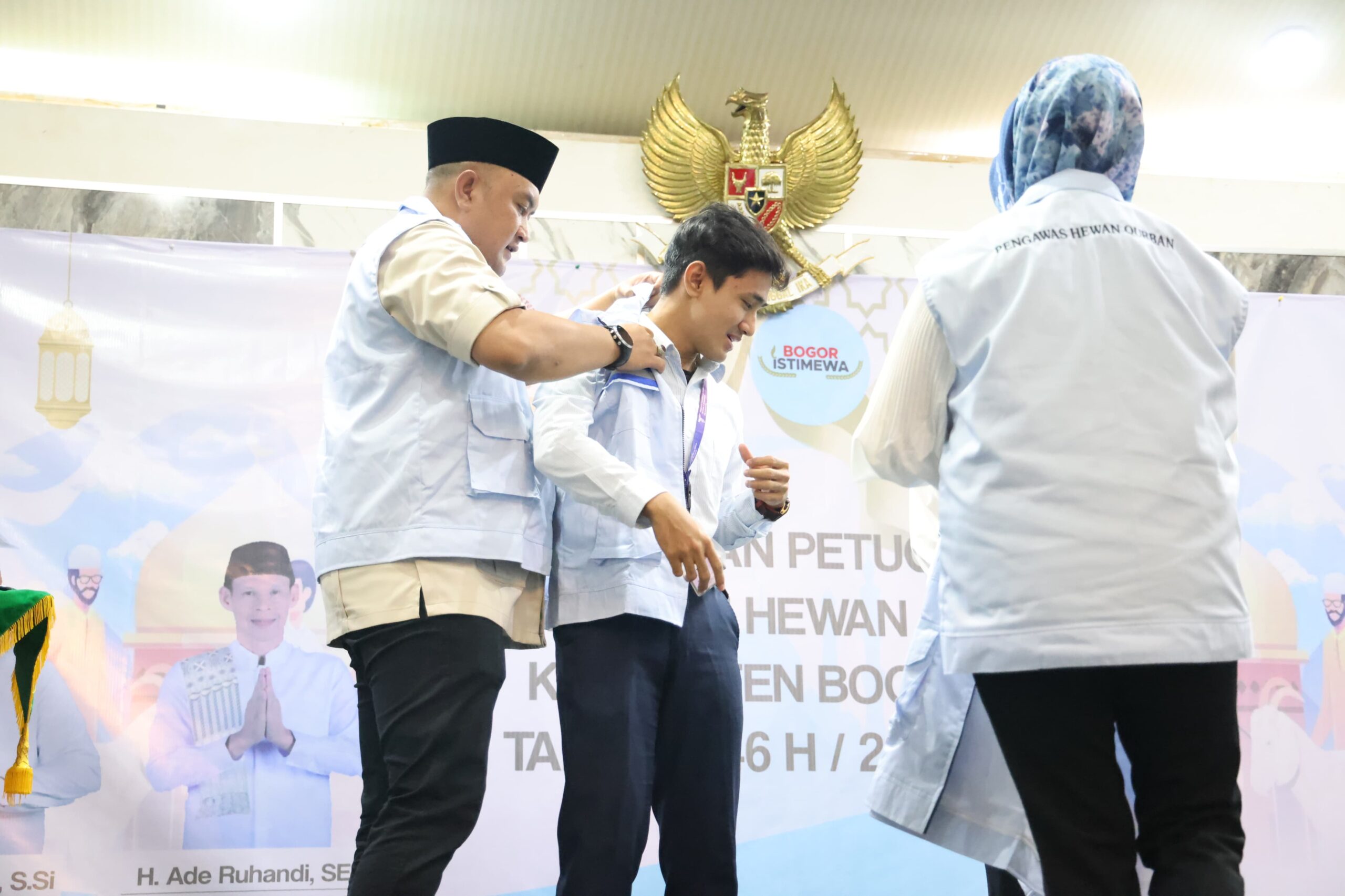 Bupati Bogor saat melepas 224 petugas pengamanan hewan kurban, Foto Diskominfo Kabupaten Bogor