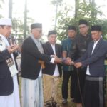 Wakil Bupati Bogor, Ade Ruhandi saat menyerahkan hewan Qurban di Perayaan Idul Adha 1446, Foto/Diskominfo Kabupaten Bogor