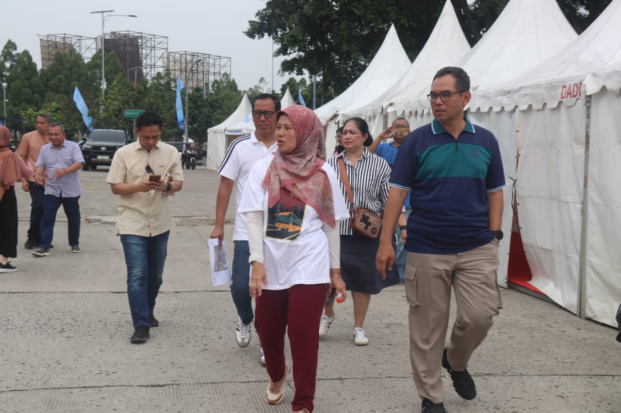 Sekretaris Daerah (Sekda) Kabupaten Bogor, Ajat Rochmat Jatnika, meninjau langsung kesiapan lokasi pelaksanaan Kabogorfest 2025, Foto/Diskominfo Kabupaten Bogor Sekretaris Daerah (Sekda) Kabupaten Bogor, Ajat Rochmat Jatnika, meninjau langsung kesiapan lokasi pelaksanaan Kabogorfest 2025, Foto/Diskominfo Kabupaten Bogor