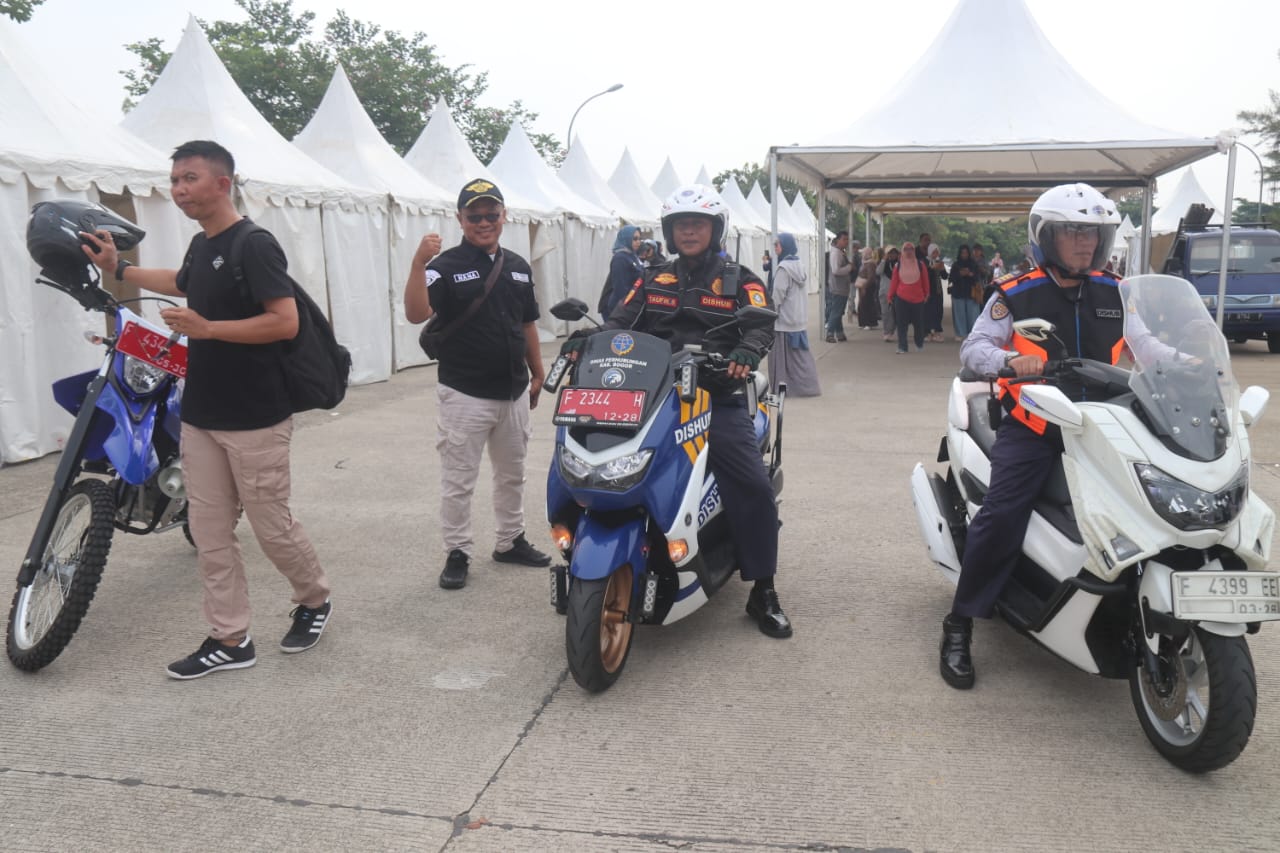 Kepala Bidang Lalu Lintas dan Angkutan Dishub Kabupaten Bogor, Dadang Kosasih, saat meninjau kesiapan Kabogorfest 2025,Foto/Diskominfo Kabupaten Bogor Kepala Bidang Lalu Lintas dan Angkutan Dishub Kabupaten Bogor, Dadang Kosasih, saat meninjau kesiapan Kabogorfest 2025,Foto/Diskominfo Kabupaten Bogor