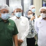 Wakil Bupati Bogor, Jaro Ade bersama Kepala Bappenas saat meninjau SPPG Megamendung, Foto/DIskominfo Kabupaten Bogor