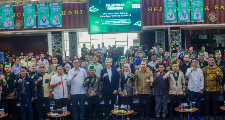 Himpunan Mahasiswa Islam (HMI) dan Korps HMI-Wati (KOHATI) Cabang Kota Bogor resmi dilantik untuk masa bakti 2025–2026