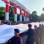 Bendera merah putih 1,2 KM diarak dalam rangkaian kegiatan festival merah putih (FMP) 2025, Foto/Echa Nur Maulida