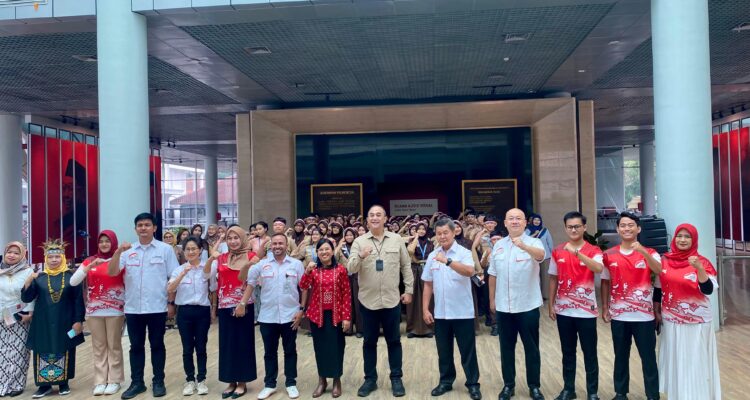 Panitia Festival Merah Putih mengajak 1.000 pelajar dari 20 Sekolah Menengah Pertama (SMP) di Kota Bogor mengikuti kegiatan Wisata Kebangsaan Foto/Echa Nur Maulida