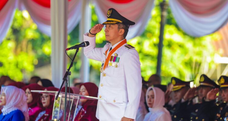 Wali kota Bogor, Dedie A Rachim saat melakukan upacara di lapangan sempur Bogor, Foto/Diskominfo Kota Bogor