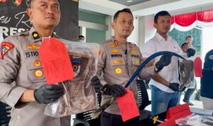 Polres Bogor saat menunjukan alat bukti terkait bentrokan antar kampung di Jasinga Bogor, Foto/Echa Nur Maulida