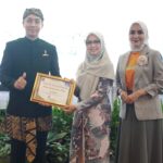 Dedie A Rachim dan Yanti Rachim saat meluncurkan pendidikan berbasis karakter melalui Aksi dan Implementasi Gerakan Seribu Kata Positif (Serbukatif), Foto/Diskominfo Kota Bogor