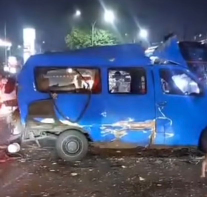 Kondisi angkot yang meledak di Citeureu Bogor usai isi BBG, Foto/Istimewa Kondisi angkot yang meledak di Citeureu Bogor usai isi BBG, Foto/Istimewa