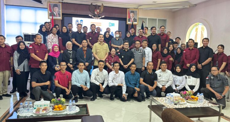 Kantor Imigrasi Kelas 1 non TPI Karawang mengadakan Pelatihan Hospitality Pelayanan Prima bekerjasama dengan Bank Rakyat Indonesia (BRI) Branch Office (BO) Karawang.