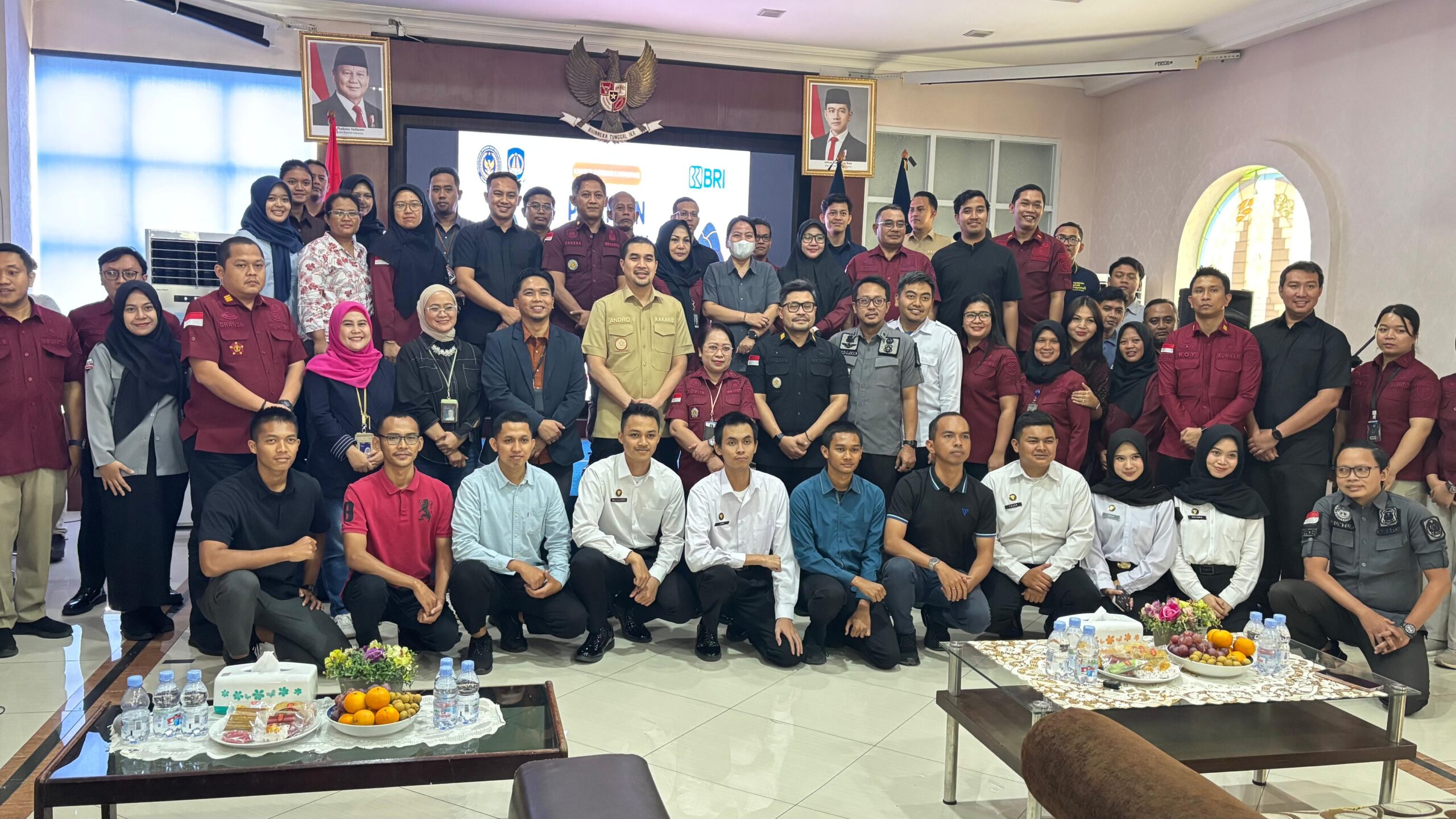 Kantor Imigrasi Kelas 1 non TPI Karawang mengadakan Pelatihan Hospitality Pelayanan Prima bekerjasama dengan Bank Rakyat Indonesia (BRI) Branch Office (BO) Karawang.