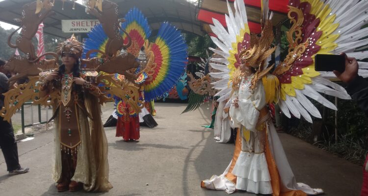 Parayaan Parade Satwa Bertemakan Jungle Carnival di Taman Safari Bogor, Foto/Adi Wirman