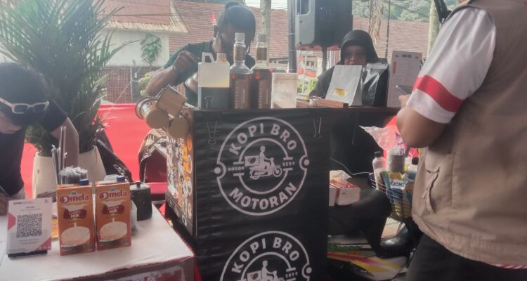 Kopi Bro Motoran ikut merasakan dampak yang signifikan dari segi ekonomi di kegiatan Kopi Legendaris yang diselenggarakan oleh Festival Merah Putih di Sempur Bogor, Foto/Adi Wirman