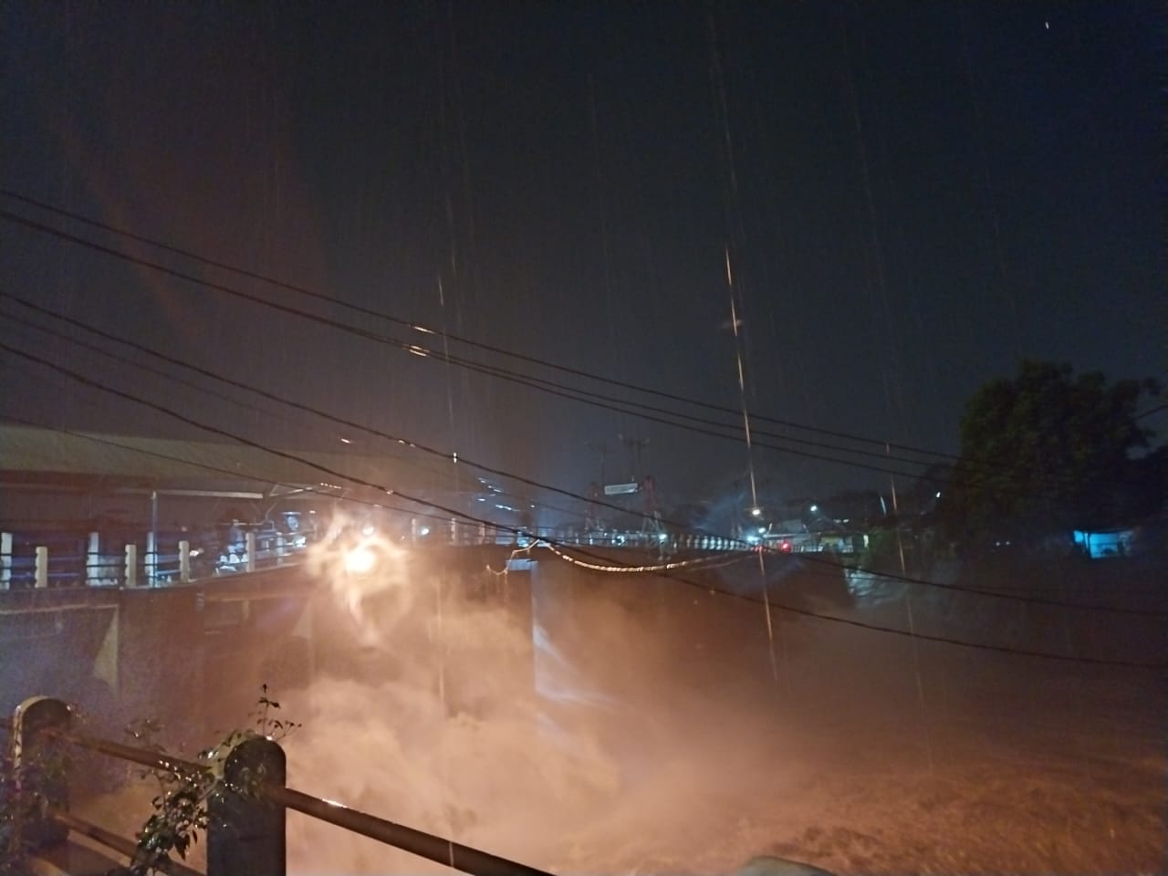 Situasi Bendung Katulampa Bogor yang mencapai siaga 3, Foto/Istimewa