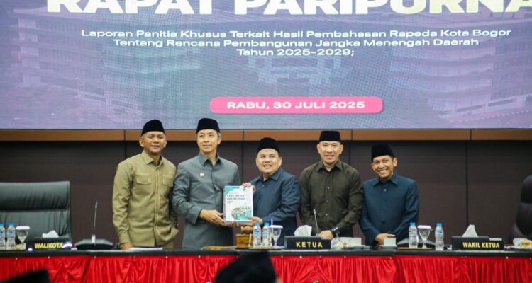 Foto bersama Pemkot dan DPRD Kota Bogor saat Rapat Paripurna, Foto/Diskominfo Kota Bogor