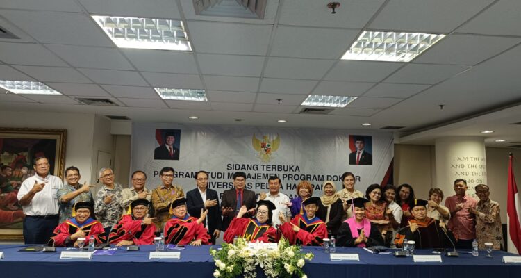 Patar Situmorang berhasil meraih gelar doktor, Foto/Istimewa