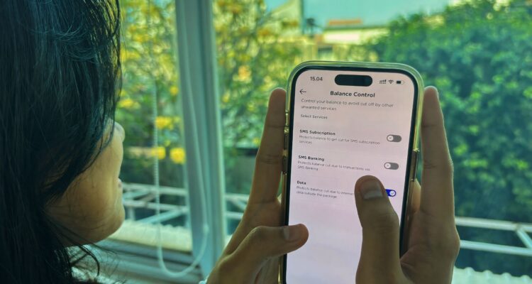 salah satu pelanggan saat menikmati fitur terbaru dari XLSMART, Foto/Istimewa