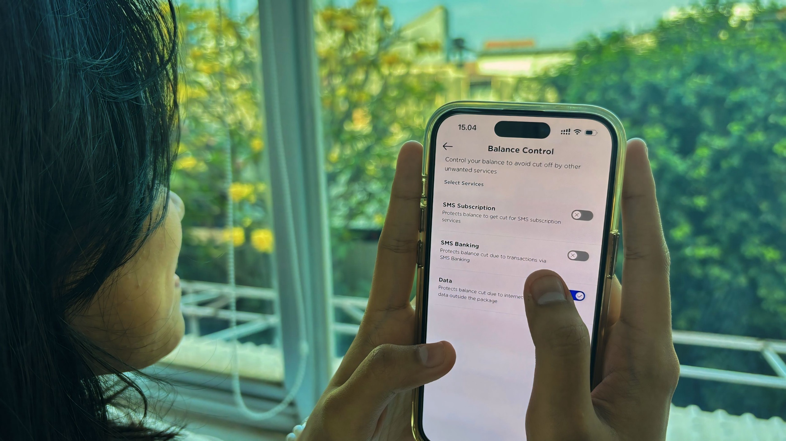 salah satu pelanggan saat menikmati fitur terbaru dari XLSMART, Foto/Istimewa