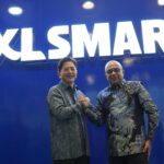 Keterangan Foto : RUPSLB1,2,3 : (ki-ka) Presiden Komisaris PT XLSMART Telecom Sejahtera Tbk, Arsjad Rasjid bersama dengan Direktur&Chief Integration Officer PT XLSMART Telecom Sejahtera Tbk, Sanjay Kumar Gordhan A Vaghasia dalam acara RUPSLB di XLSMART Tower, Jakarta. Selasa (12/8).