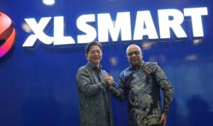 Keterangan Foto : RUPSLB1,2,3 : (ki-ka) Presiden Komisaris PT XLSMART Telecom Sejahtera Tbk, Arsjad Rasjid bersama dengan Direktur&Chief Integration Officer PT XLSMART Telecom Sejahtera Tbk, Sanjay Kumar Gordhan A Vaghasia dalam acara RUPSLB di XLSMART Tower, Jakarta. Selasa (12/8).