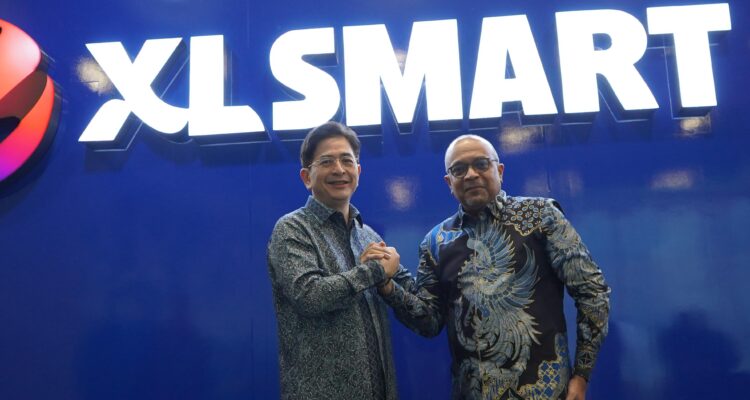 Keterangan Foto : RUPSLB1,2,3 : (ki-ka) Presiden Komisaris PT XLSMART Telecom Sejahtera Tbk, Arsjad Rasjid bersama dengan Direktur&Chief Integration Officer PT XLSMART Telecom Sejahtera Tbk, Sanjay Kumar Gordhan A Vaghasia dalam acara RUPSLB di XLSMART Tower, Jakarta. Selasa (12/8).