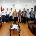 Pengurus Pusat Asosiasi Lari Trail Indonesia (PP ALTI) saat bertemu Ketum KONI Pusat Letjen TNI Purn Marciano, Foto/Istimewa