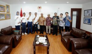 Pengurus Pusat Asosiasi Lari Trail Indonesia (PP ALTI) saat bertemu Ketum KONI Pusat Letjen TNI Purn Marciano, Foto/Istimewa