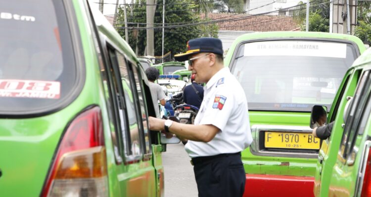 Dishub Bogor saat Penertiban Angkot , Foto/Diskominfo Kota Bogor