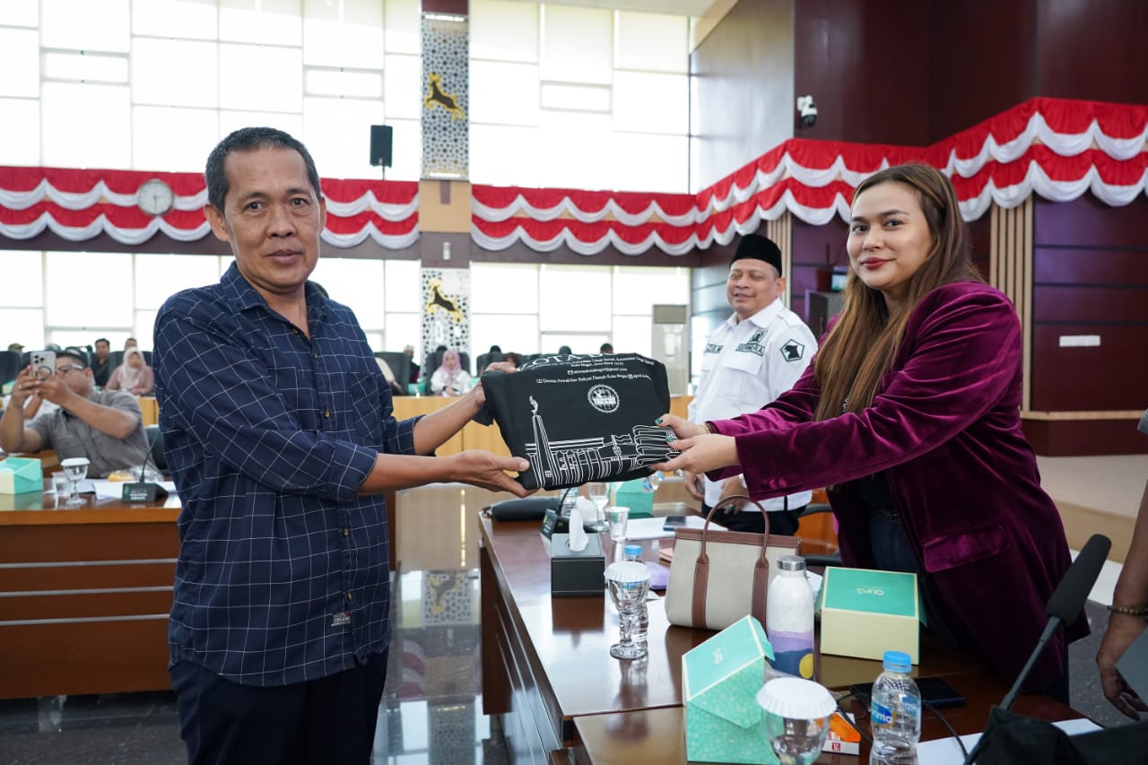 Karina Soerbakti yang juga ketua Pansus Eksraf dan Anggota DPRD Kota Bogor saat sosialisasikan Ekonomi Kreatif,Foto/Setwan DPRD Kota Bogor