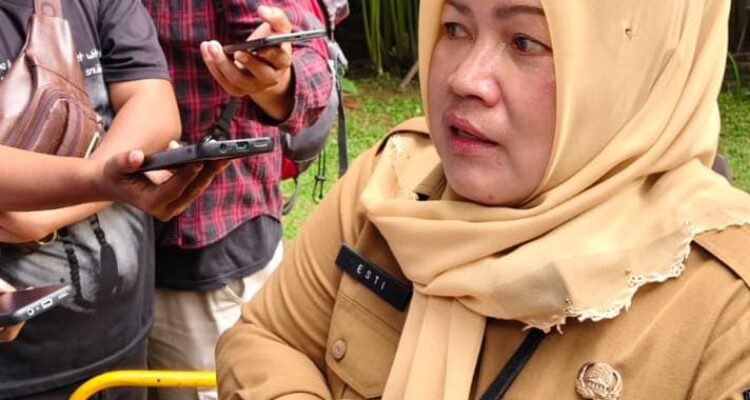 Kadis PUPR Kota Bogor, Juniarti Estiningsih, saat menjelaskan tahapan pembangunan underpass Kebon Pedes dalam program strategis Pemprov Jabar.
