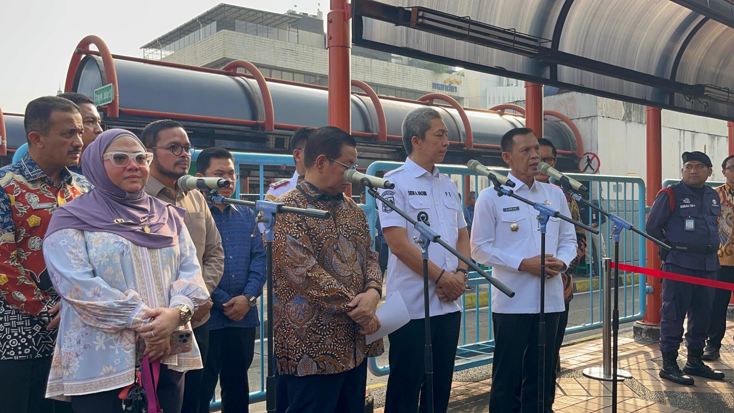 Wakil Bupati Bogor, Jaro Ade saat menghadiri peluncuran Bus Tranjabodetabek, Foto/Diskominfo Kabuapten Bogor