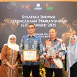 Sekda Kabupaten Bogor saat menerima SIPP Awards 2025, Foto/Diskominfo Kabupaten Bogor