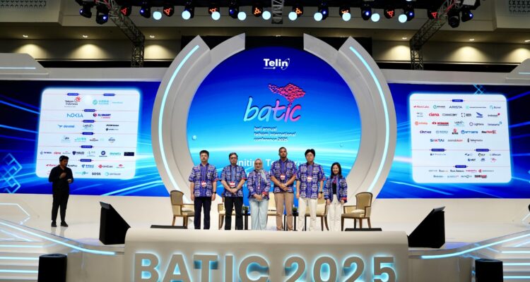 Keterangan Foto: XLSMARTBATIC1: Direktur & Chief Enterprise Strategic Relation Officer XLSMART, Andrijanto Muljono menyampaikan paparan diskusi mengenai Harnessing AI to Drive Innovation and Value in Indonesia’s Digital dalam penyelenggaraan Bali Annual Telkom International Conference (BATIC) 2025 Edisi ke-10 yang digelar di Bali International Convention Center, The Westin Resort, Bali, pada 26–29 Agustus 2025 lalu. Keikutsertaan XLSMART for Business merupakan komitmen XLSMART untuk memperluas kolaborasi lintas sektor, bertukar insight strategis, dan mendorong adopsi teknologi seperti AI, IoT, cloud, serta cybersecurity, Foto/Istimewa