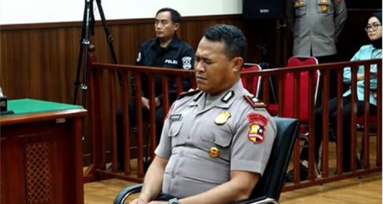 Kompol Cosmas, anggota Brimob Polri saat disidang etik,foto/Istimewa