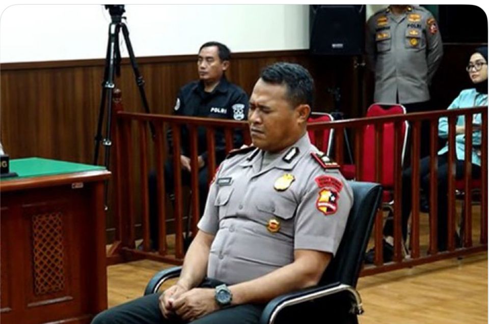 Kompol Cosmas, anggota Brimob Polri saat disidang etik,foto/Istimewa Kompol Cosmas, anggota Brimob Polri saat disidang etik,foto/Istimewa