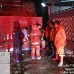 Evakuasi BPBD Kabupaten Bogor terhadap bocah terbawa arus saat hujan di Bojong Gede Bogor, Foto/BPBD Kabupaten Bogor